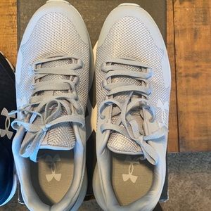 Mens under armour size 9 shoe like new